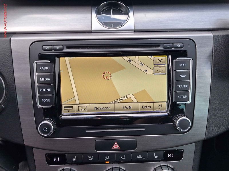 Volkswagen Passat (2014) 2.0TDi, DSG, bixen, navi - fotka 17 z 18