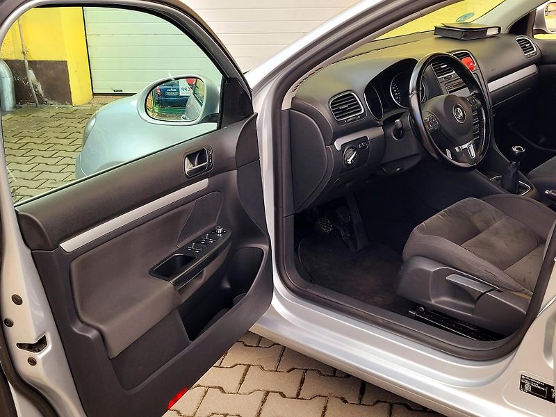 Volkswagen Golf 1,4 TSi Highline ROZVODY     - fotka 26 z 40