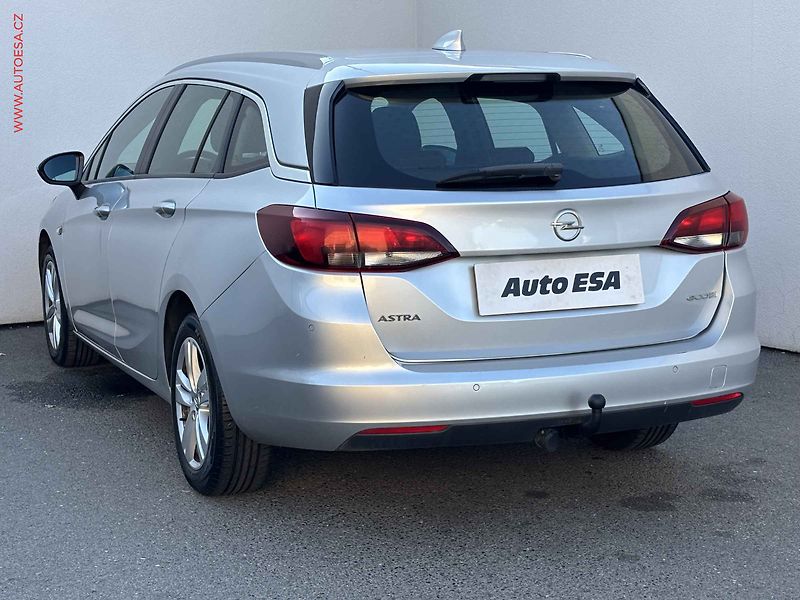 Opel Astra (2017) 1.6CDTi, AC, navi - fotka 6 z 18