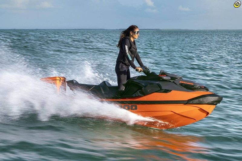 Sea Doo (2027) RXT X 3-up 350hp Audio oranžov - fotka 4 z 9