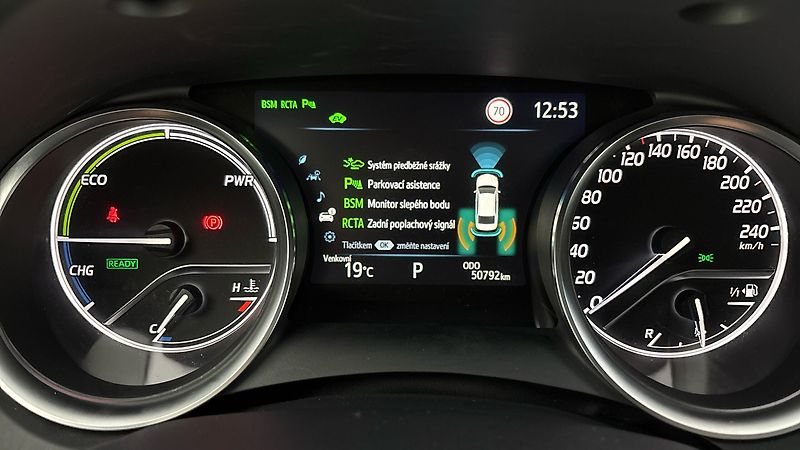 Toyota Camry 2.5 Hybrid AUT Executive - fotka 10 z 27