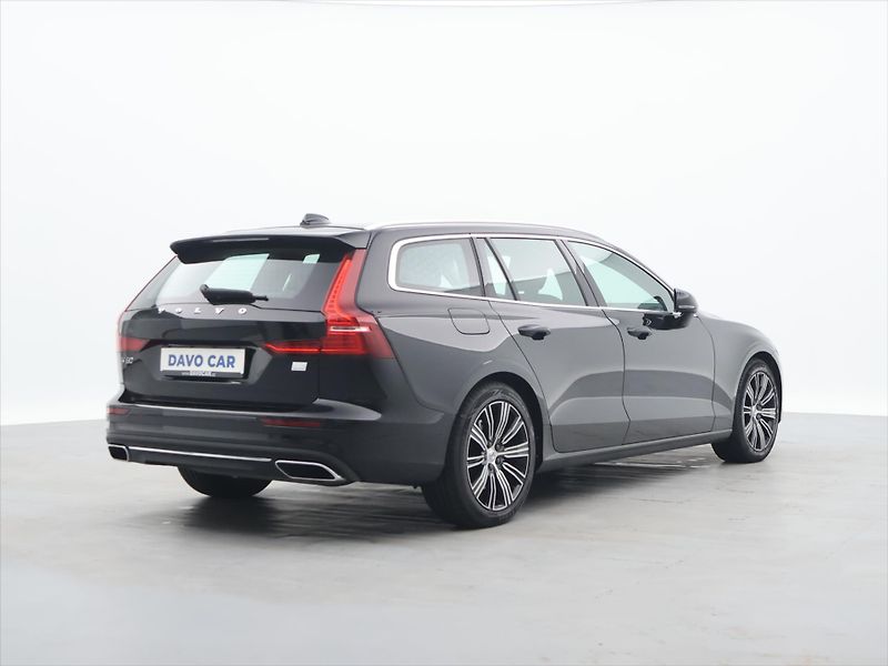 Volvo V60 2,0 T6 186kW 4x4 MomentumPro - fotka 7 z 28