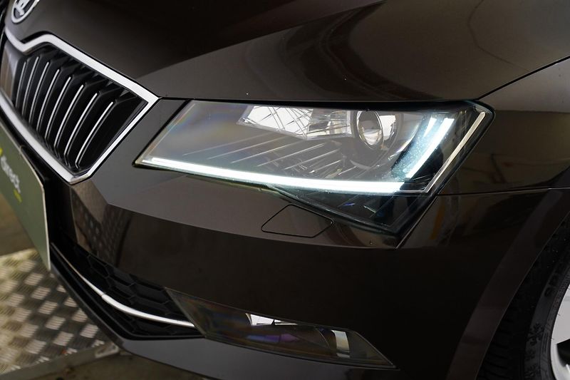 Škoda Superb - fotka 9 z 27