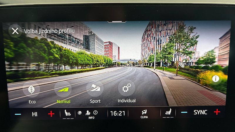 Škoda Octavia 2.0 TDI DSG Style Combi - fotka 26 z 27