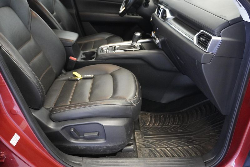 Mazda CX-5 2,2 SKYACTIV-D OPTIMUM 4WD AUT - fotka 28 z 32