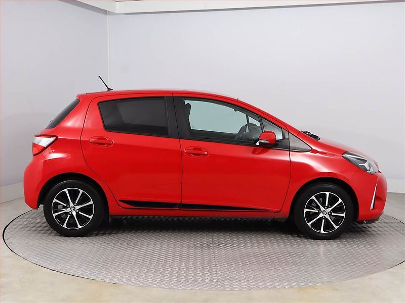 Toyota Yaris (2018) 1.5 Dual VVT-i, ČR,1.maj - fotka 6 z 17