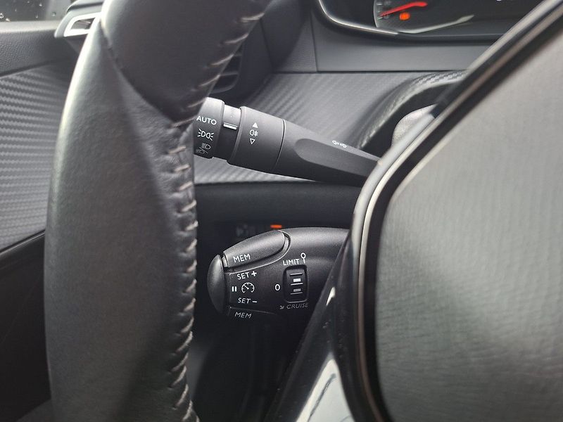 Peugeot 208 ACTIVE 1.2 PT 75k M5 - fotka 17 z 23