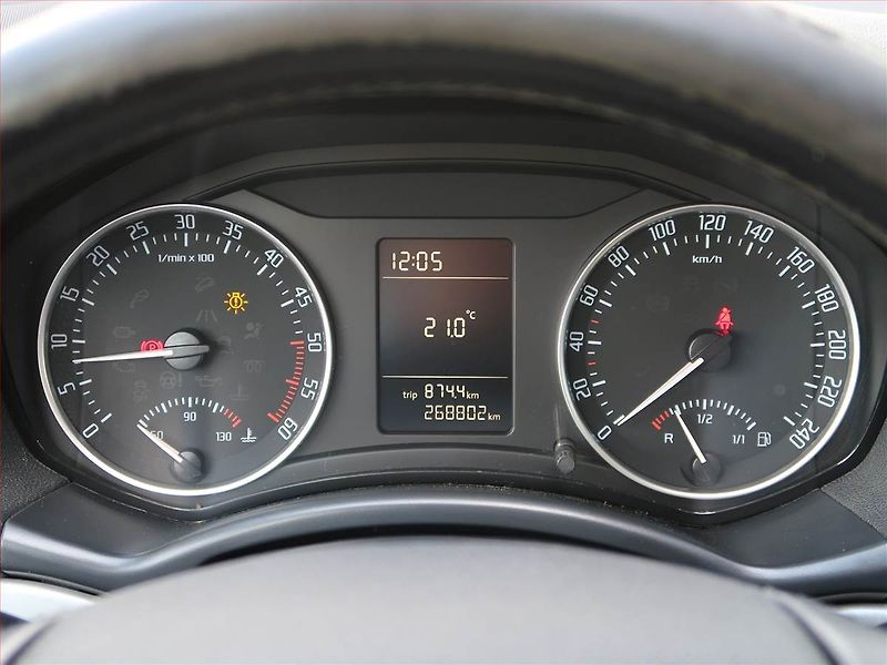 Škoda Octavia (2012) Ambition 1.6 TDI, Serv.kniha - fotka 11 z 15