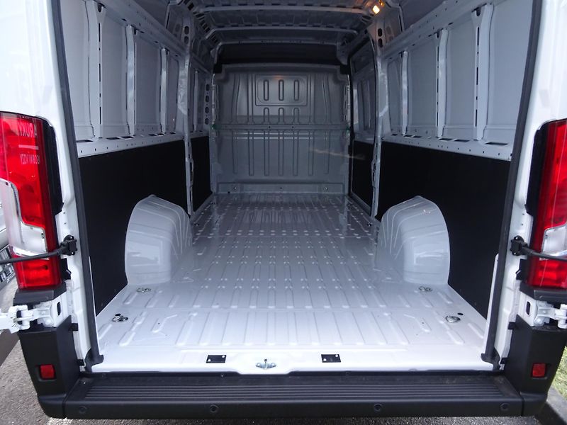 Peugeot Boxer (2023) 4350 L4H2 2.2 BHDi 165k MAN6 - fotka 7 z 28