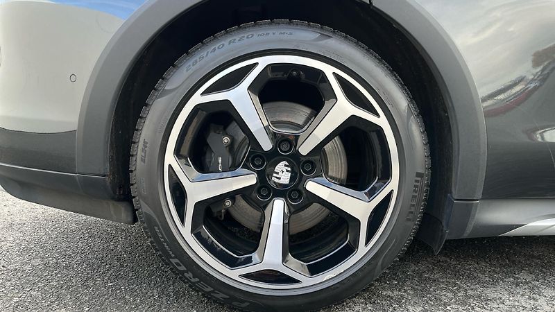 Porsche Taycan 4 Cross Turismo - fotka 11 z 30