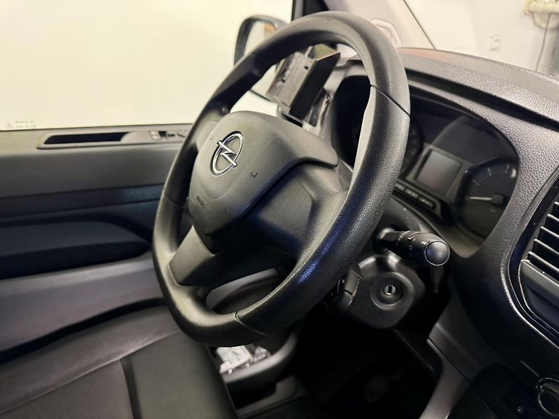 Opel Vivaro COMFORT L3H1 2.8T 1 MAJITEL  - fotka 13 z 36