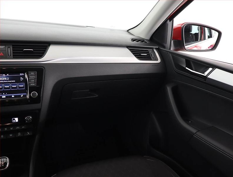 Škoda Rapid (2017) Spaceback 1.0 TSI, Navi - fotka 8 z 20
