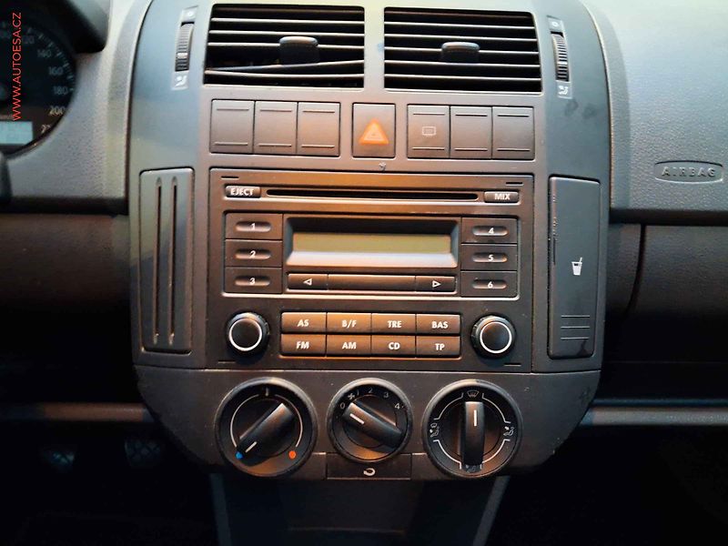 Volkswagen Polo (2006) 1.2i, ČR, STK5/28 - fotka 12 z 14