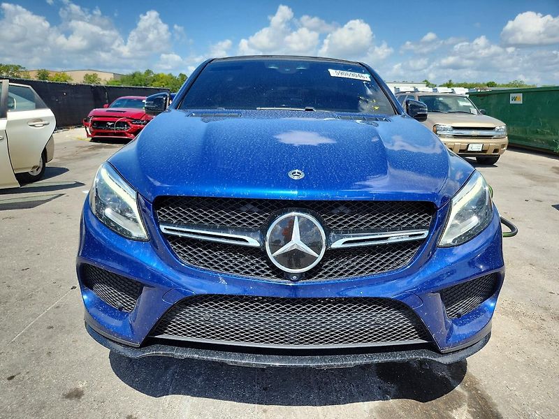 Mercedes-Benz GLE (2019) Auto na cestě - fotka 5 z 13