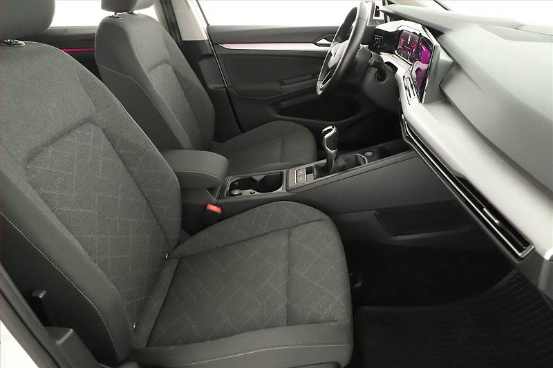 Volkswagen Golf (2022) Life 1.5 TSI - fotka 7 z 15