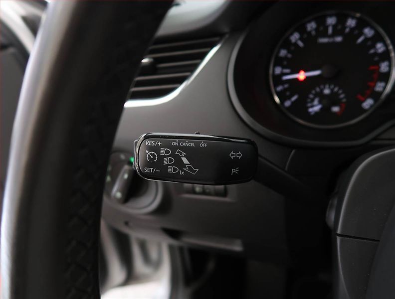 Škoda Octavia (2013) Elegance 1.6 TDI, Tempomat - fotka 18 z 21