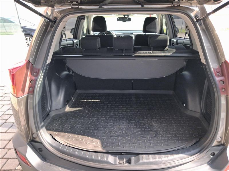 Toyota RAV4 2,2 Active AT 4x4 - fotka 10 z 17