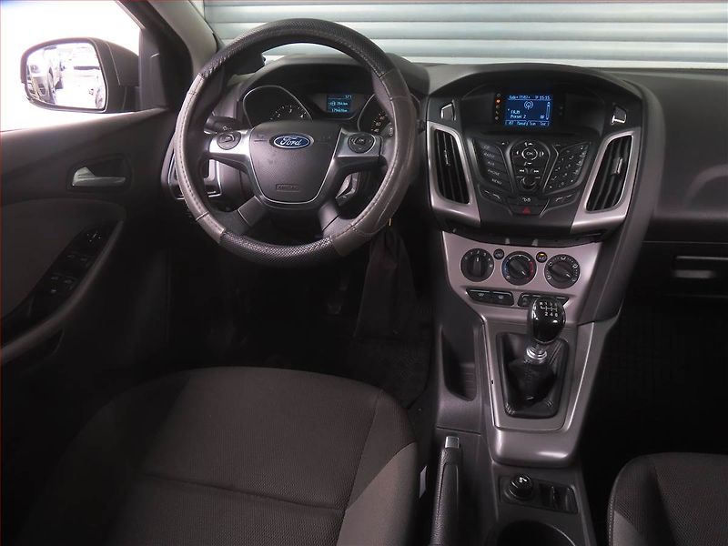 Ford Focus (2012) 1.6 TDCi, Tažné, rezervace - fotka 7 z 15