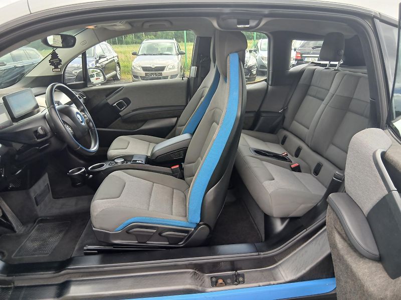 BMW i3 125 kW, 86tis km - fotka 35 z 47
