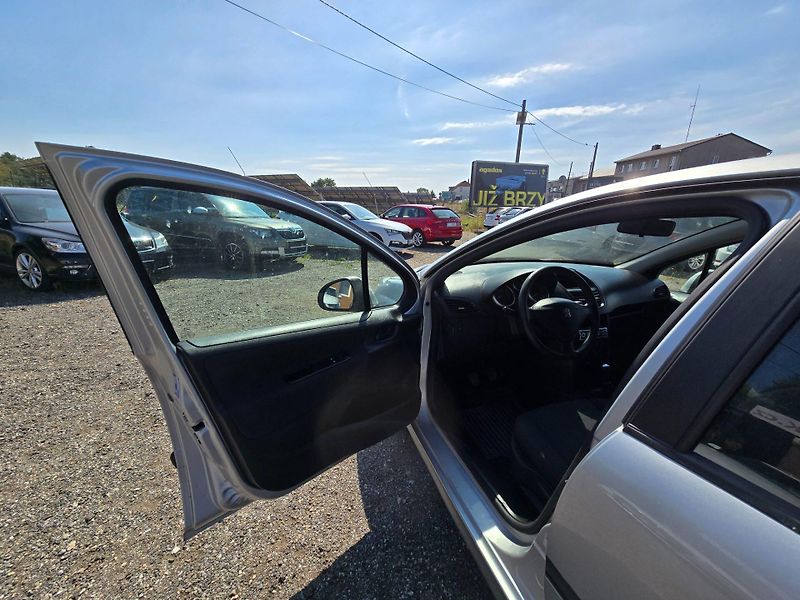 Peugeot 207 (2008) 1.4 54KW XR klima,2 sady kol,n - fotka 9 z 22