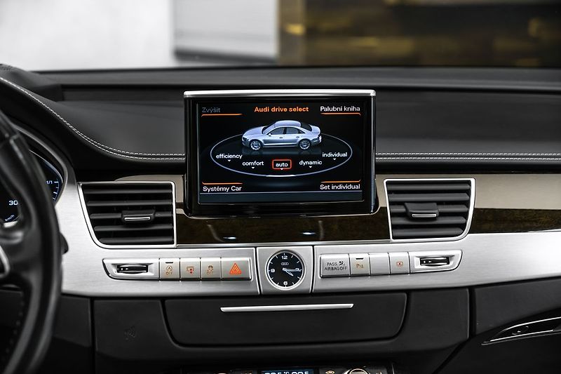 Audi A8 6,3 W12 L Max výbava - fotka 17 z 31