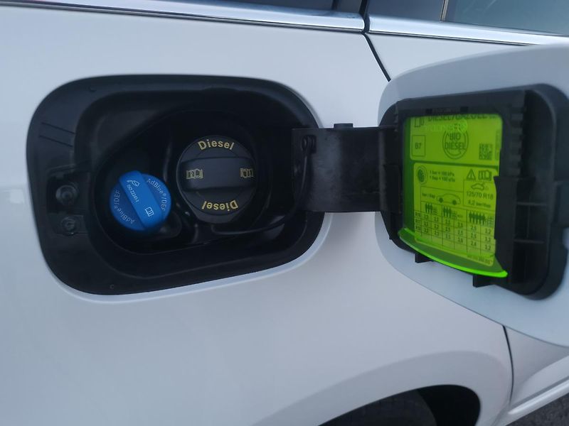 Škoda Octavia 2,0TDI DSG 110kW ACC STYLEPLUS - fotka 37 z 87
