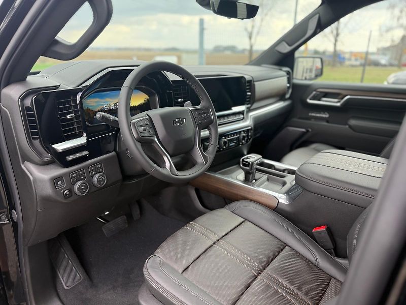 Chevrolet Silverado (2026) HIGH COUNTRY Midnight 6.2l - fotka 9 z 19