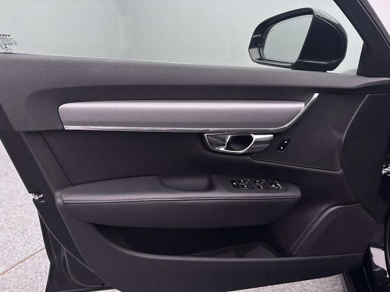 Volvo S90 T6 AWD MOMENTUM AUT 1.maj - fotka 23 z 53
