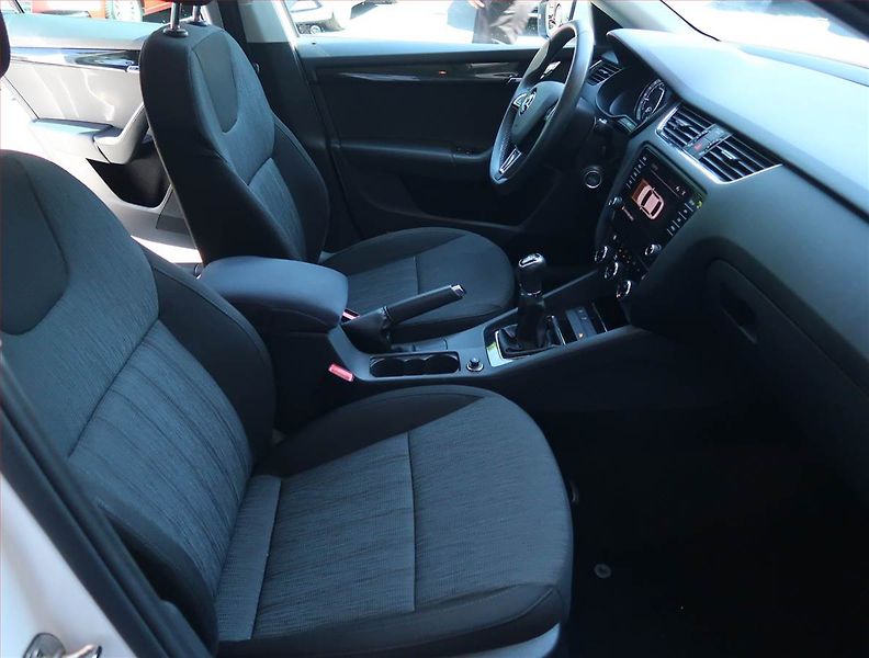 Škoda Octavia (2018) Style 1.6 TDI, Tempomat - fotka 9 z 17
