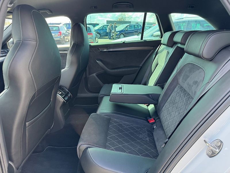 Škoda Superb (2023) Sportline 2.0 TDI 4x4 147kW - fotka 13 z 36