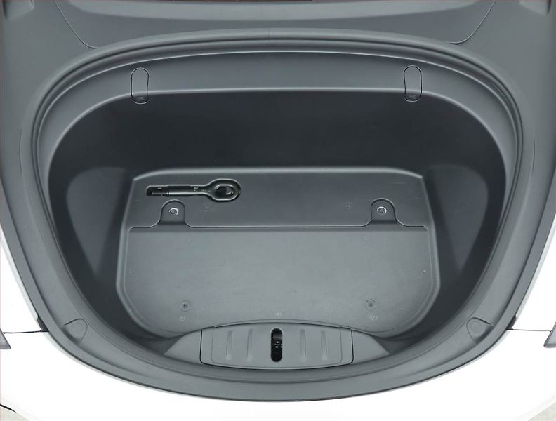 Tesla Model 3 (2019) Long Range 4WD 78kWh, SoH 83% - fotka 19 z 23