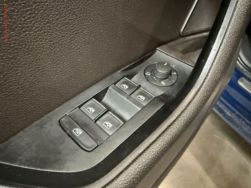 Škoda Superb (2015) 2.0 TDi 4x4, ČR, L&K, DSG - fotka 13 z 23