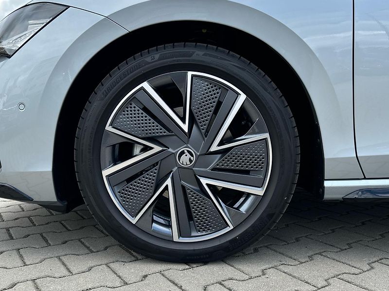 Škoda Superb Combi Sportline 2,0 TDI 110kW - fotka 10 z 17