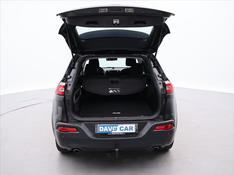 Jeep Cherokee 2,0 CRDI 125kW Aut. 4x4 - fotka 9 z 31