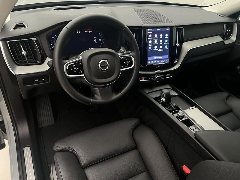 Volvo XC60 T8 AWD ULTRA DARK AUT CZ - fotka 4 z 47