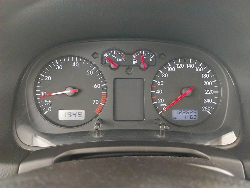Volkswagen Golf (2000) 1.6 16V, Klima, pěkný stav - fotka 11 z 15
