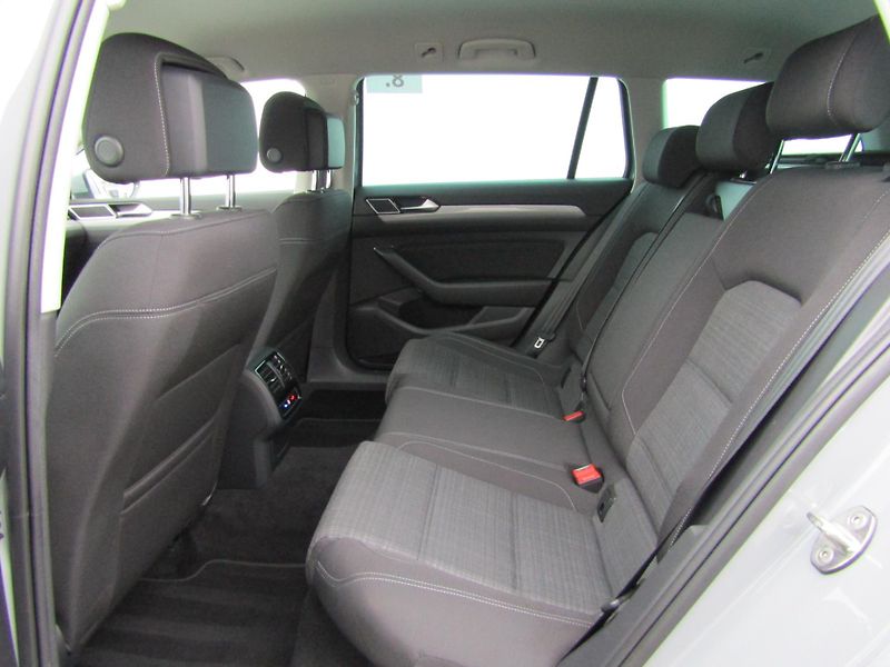 Volkswagen Passat Business 2.0 TDI 110KW DSG Var - fotka 24 z 30