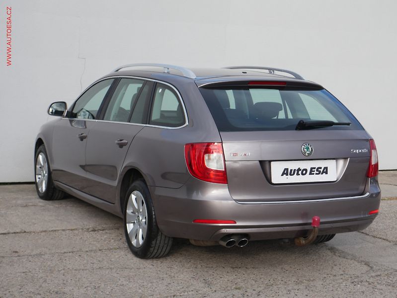 Škoda Superb (2012) 2.0TDi 4x4, AC, TZ, park - fotka 4 z 20