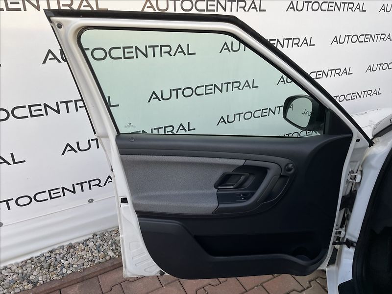 Škoda Fabia 1,2 TSI 63kw klima po servisu - fotka 18 z 21