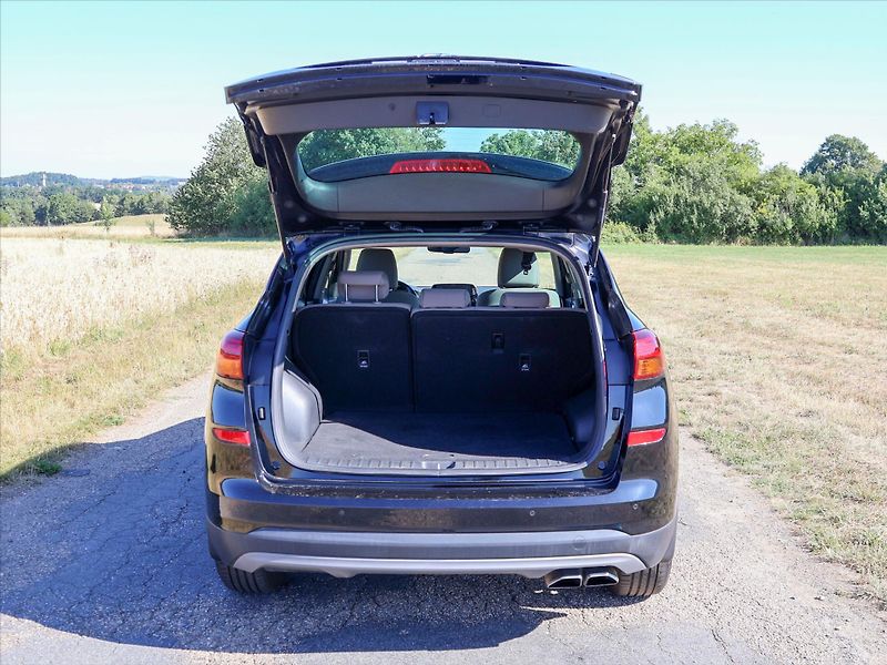 Hyundai Tucson 1,6 CRDI 100 kW 4x4 LED CZ - fotka 9 z 35