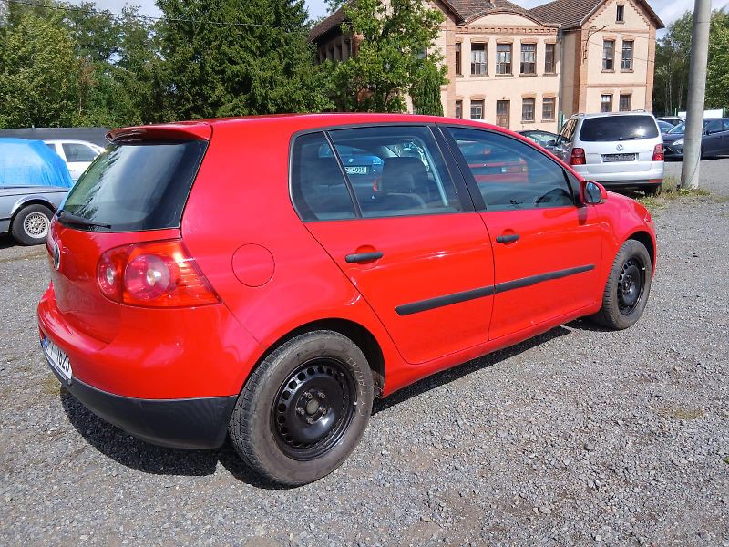 Volkswagen Golf 5, 1.4i - fotka 7 z 30