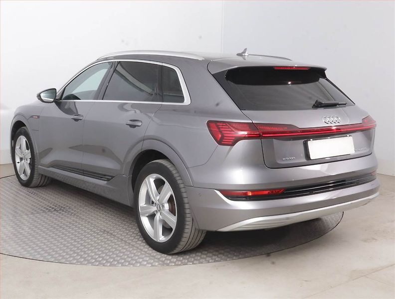 Audi e-tron (2019) 50 quattro, SoH 88% - fotka 4 z 21