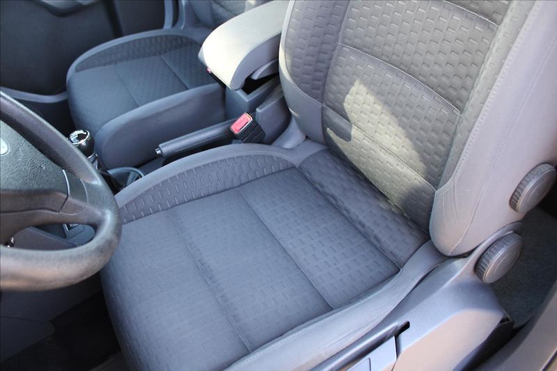 Volkswagen Touran 1,9 TDI  KLIMATIZACE,TEMPOMAT - fotka 16 z 21