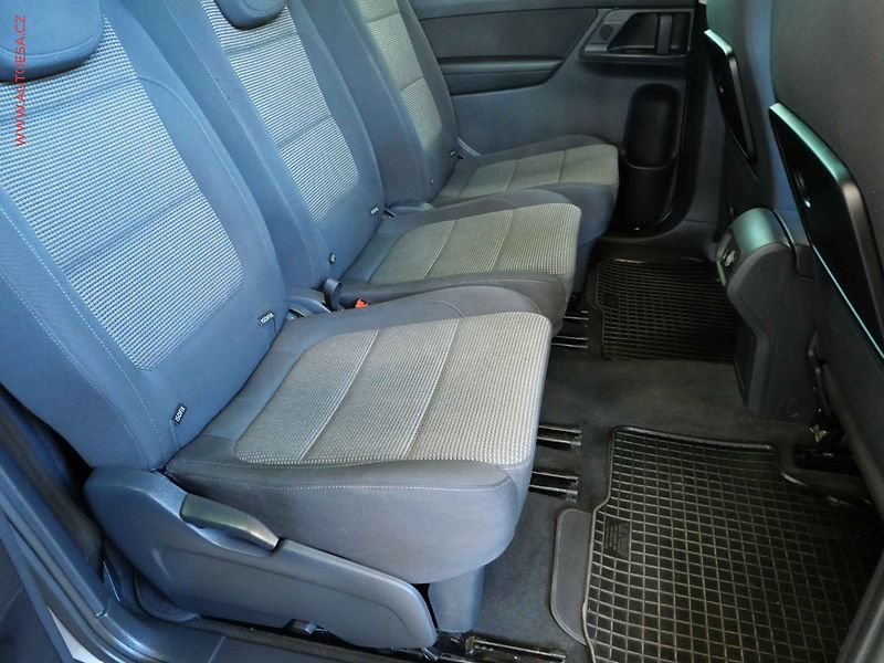 Volkswagen Sharan (2014) 2.0 TDI, AC, výhřev sed. - fotka 13 z 22