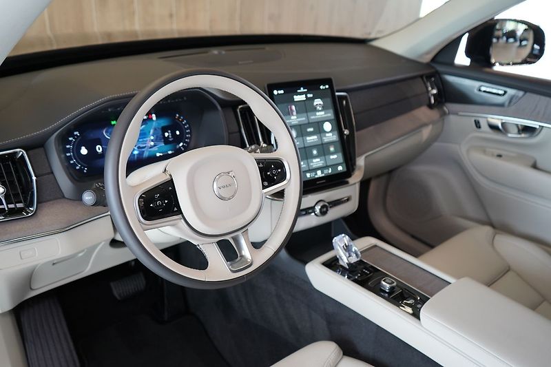 Volvo XC90 B5 PLUS Dark, Vzduch, 360° - fotka 18 z 53