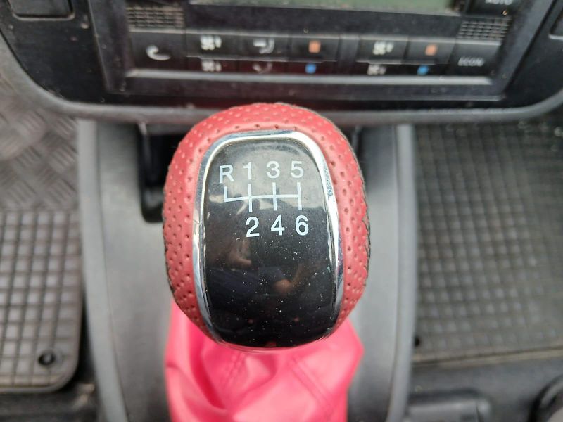 Volkswagen Sharan 2.0 TDI, ALU, 7 míst - fotka 25 z 34