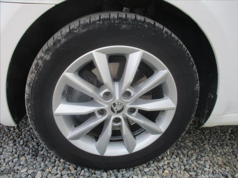 Škoda Octavia 1,6 TDI, DSG,klima,serv.kniha, - fotka 19 z 33