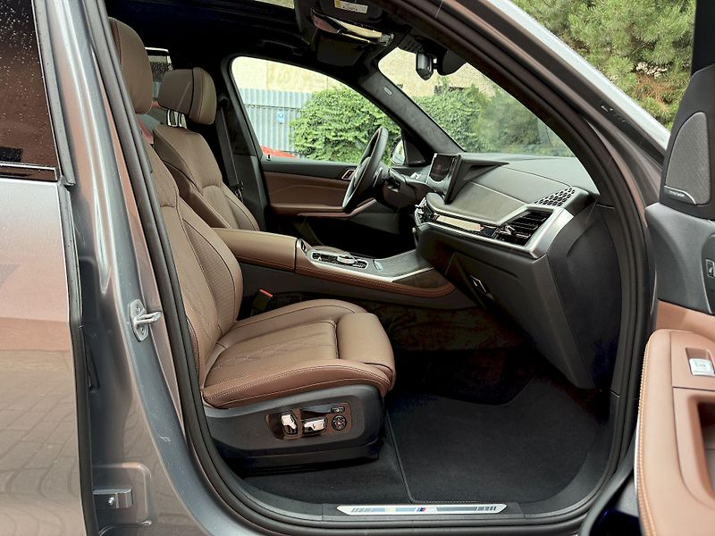 BMW X7 xDrive40d M-PRO Indiv. FULL - fotka 51 z 56