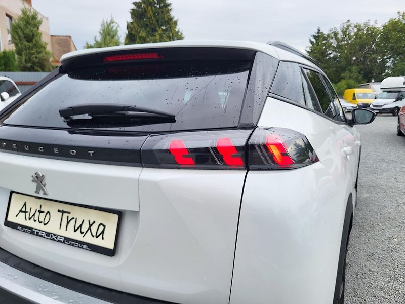 Peugeot 2008 ALLURE 1.2 PureTech 130k EAT8 - fotka 41 z 45