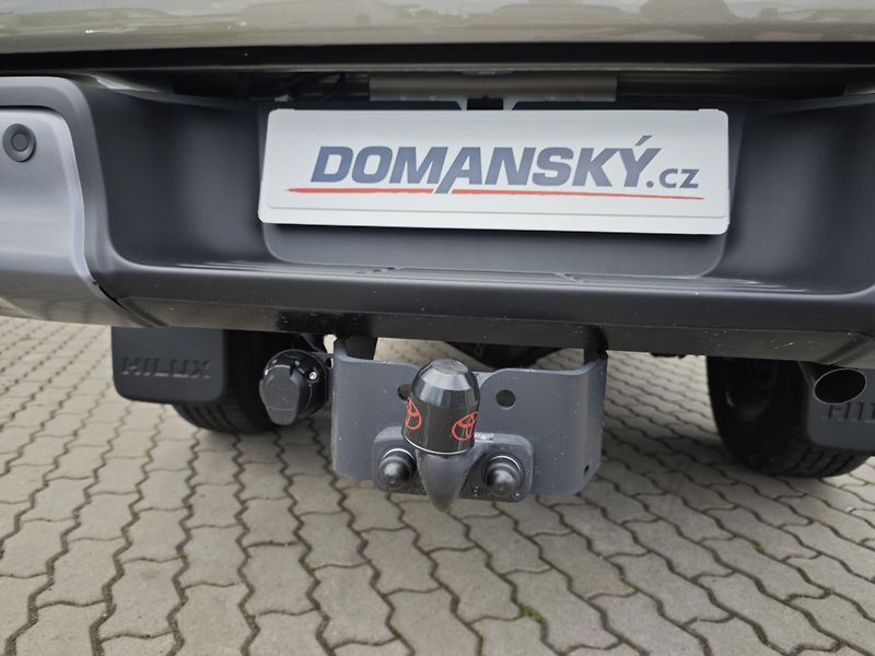 Toyota Hilux (2025) 2.8 D (204 k), 4x4 Invincible - fotka 17 z 18